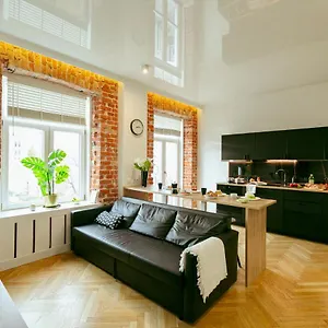 Wspolna 54a: With Free Parking Apartment