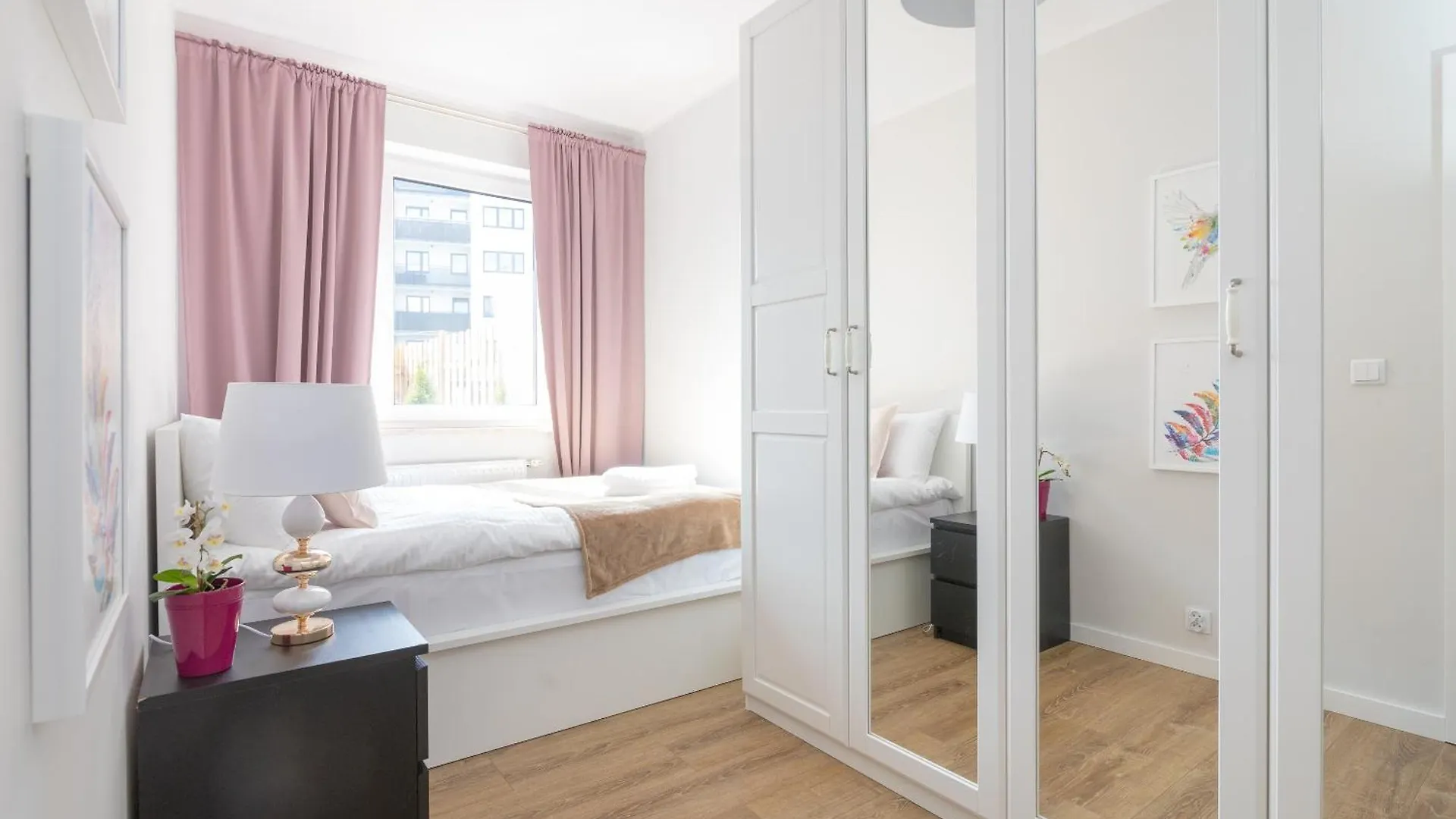 Park Szczesliwicki Charming Apartment Warsaw Poland